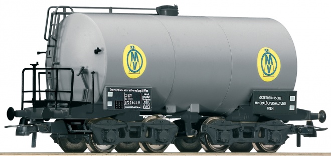 4 axle Tank car OMV<br /><a href='images/pictures/Roco/67590.jpg' target='_blank'>Full size image</a>